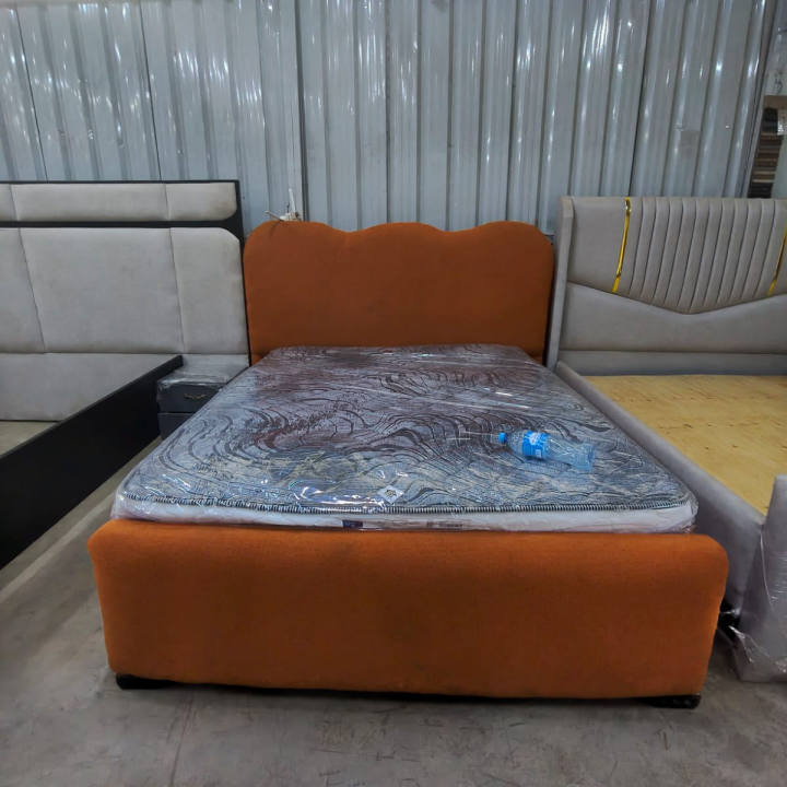 Makao Upholstered Bed