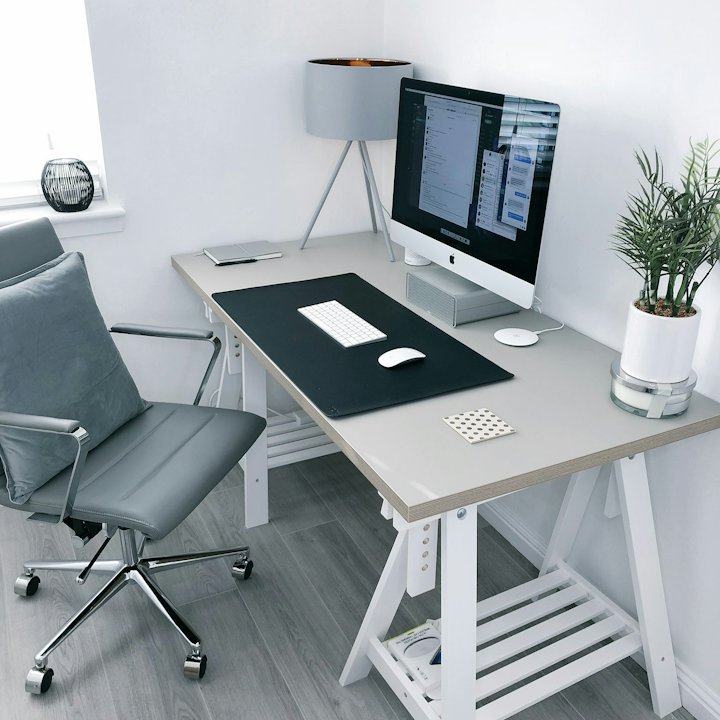 Minimal Work Desk