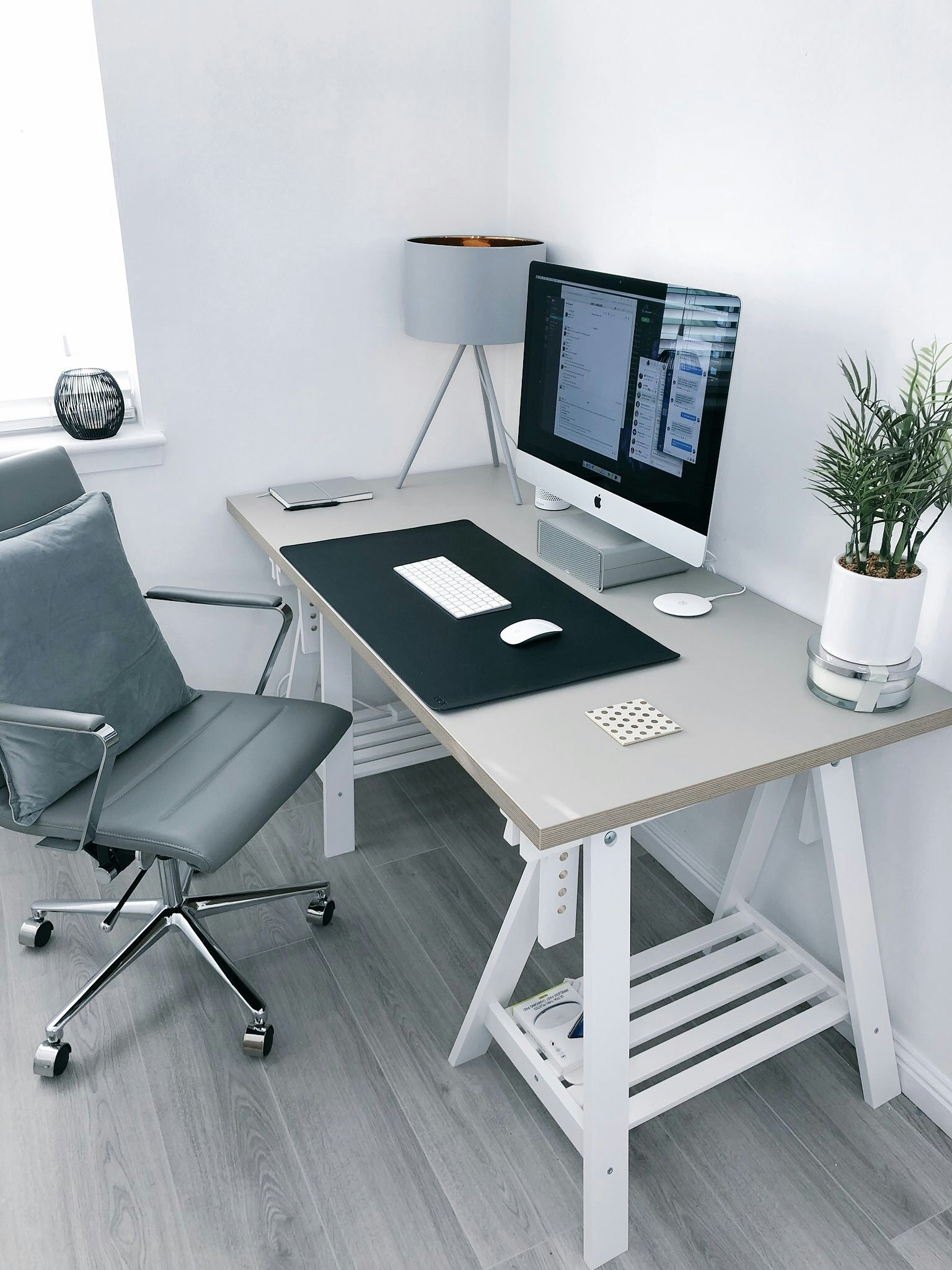 Minimal Work Desk