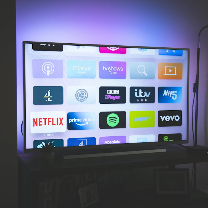 Smart TV 43" with Wall Mount